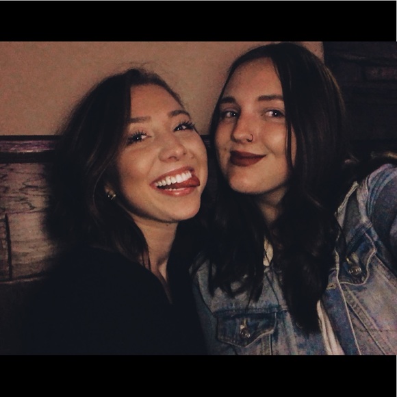 Meet your Posher, Madison - Picture 1 of 1